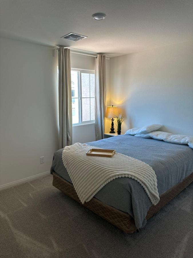Beautiful Brand New 2 Bedroom Vegas Home! Fits 12 Or More,15-20 Minutes From Lv Strip Las Vegas Luaran gambar