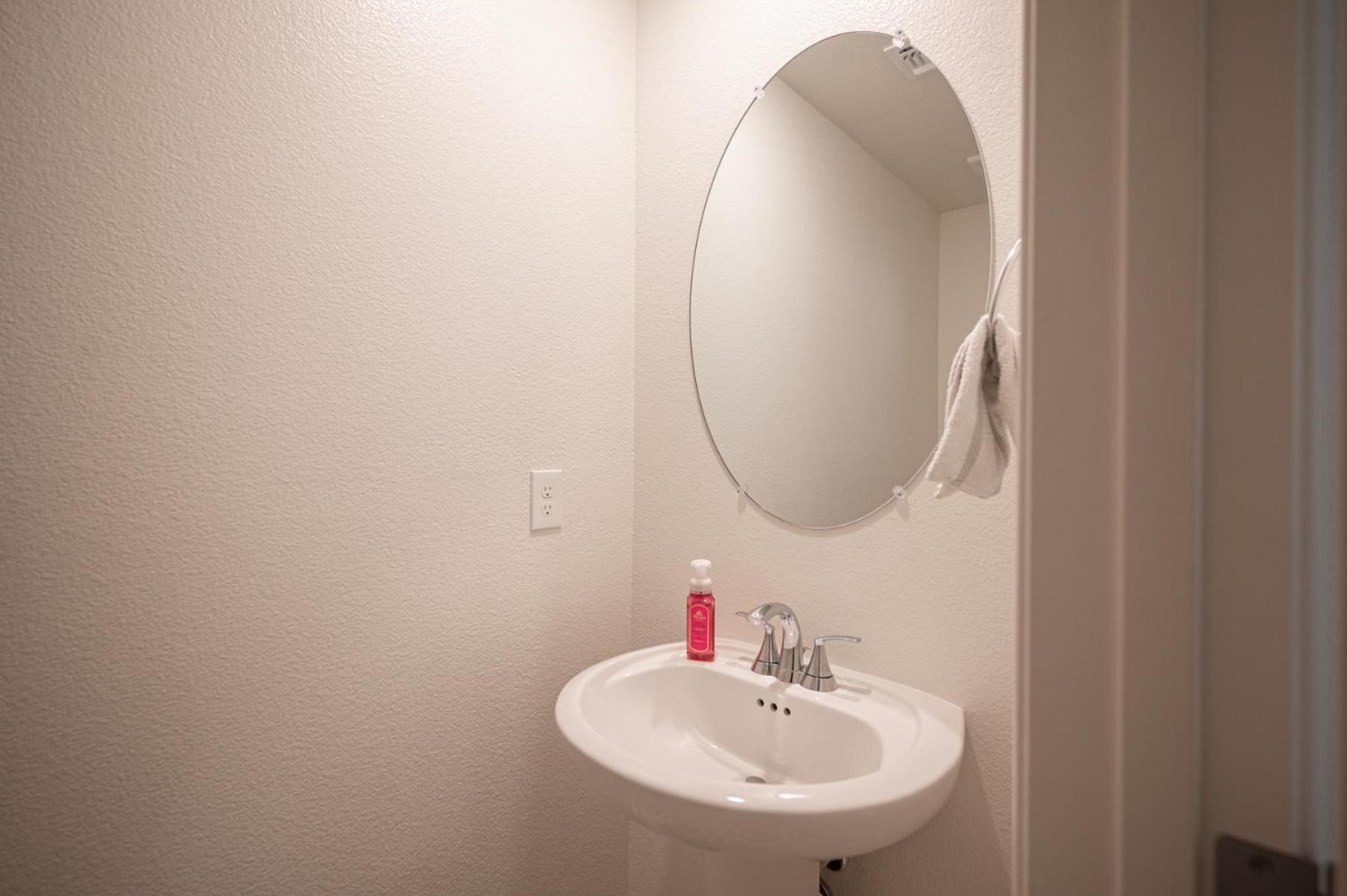 Beautiful Brand New 2 Bedroom Vegas Home! Fits 12 Or More,15-20 Minutes From Lv Strip Las Vegas Luaran gambar